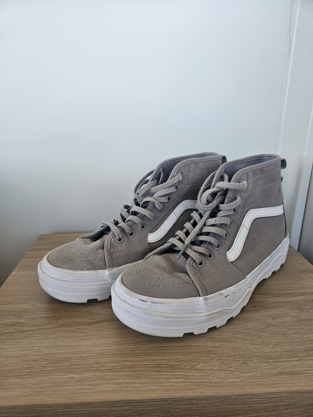 Vans High-Top Sneakers in Gray with White Stripe Size W 8.5 M 7